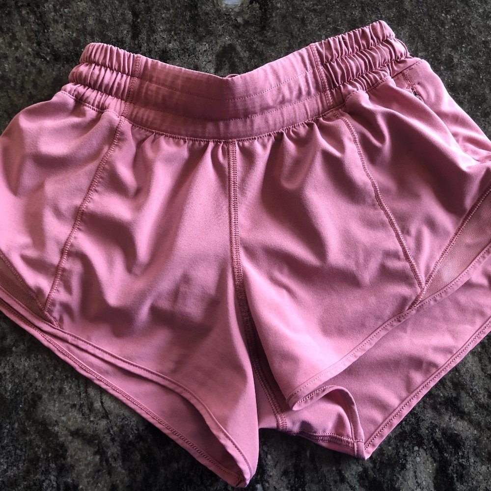 Lululemon Hotty Hot 2.5" Quicksand Shorts